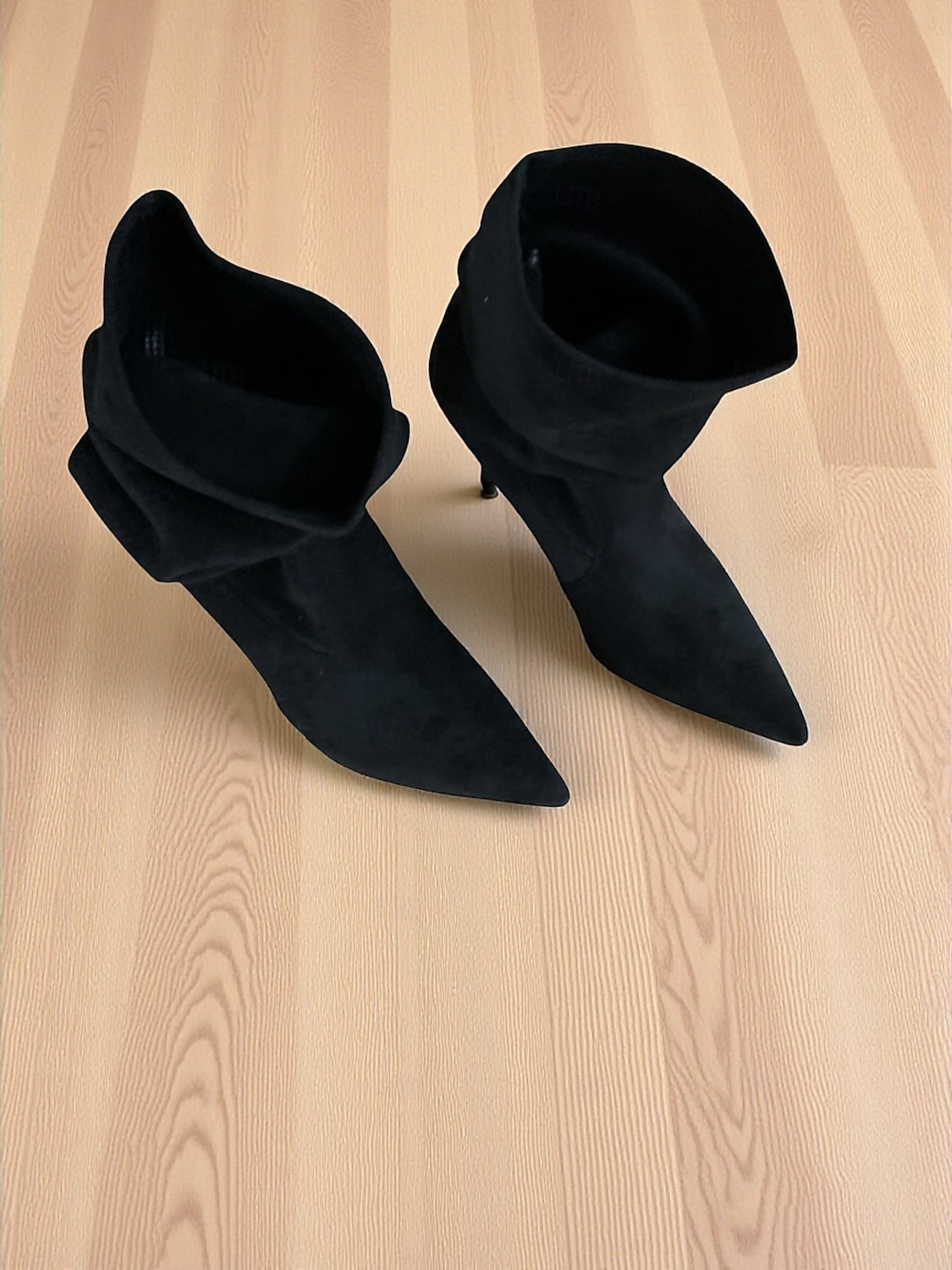 Botas femininas de camurça genuína com cano largo, estilo casual confortável para o dia a dia, perfeitas para looks urbanos descontraídos de 2025 por $79.99 –P3