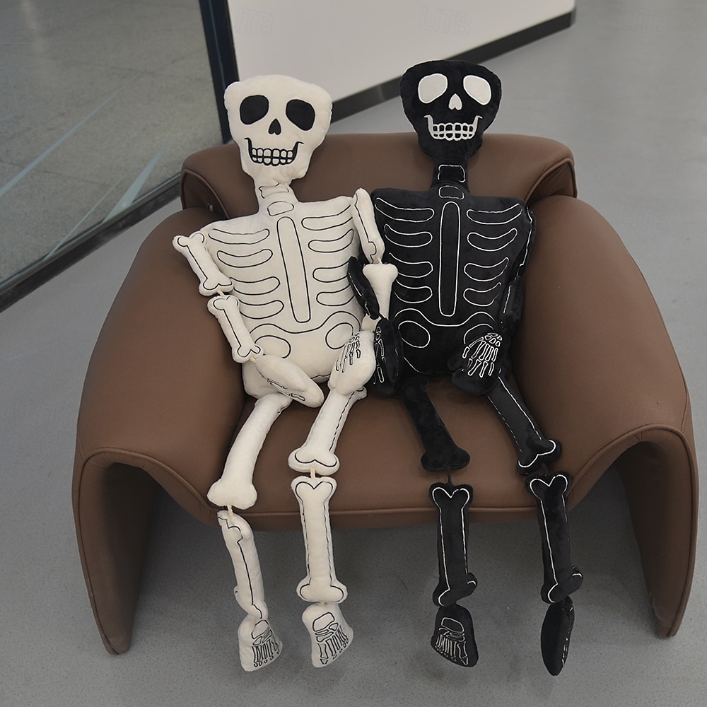 Peluche scheletro di Halloween da 18 pollici - morbido teschio spettrale imbottito per decorazioni di Halloween, casa stregata, dolcetto o scherzetto, oggetti di scena per atmosfere spaventose del 2025 a $32.99 –P14