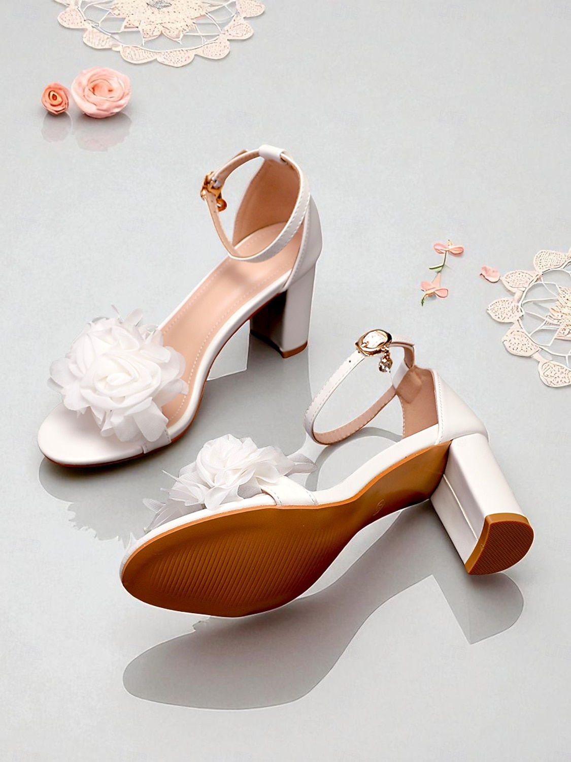 Weiße, blumenverzierte Damen-Sandalen mit Blockabsatz – bequeme Hochzeitsschuhe mit Knöchelriemen, Brautschuhe, perfekt für Hochzeiten und besondere Anlässe 2026 - $46.99 –P2