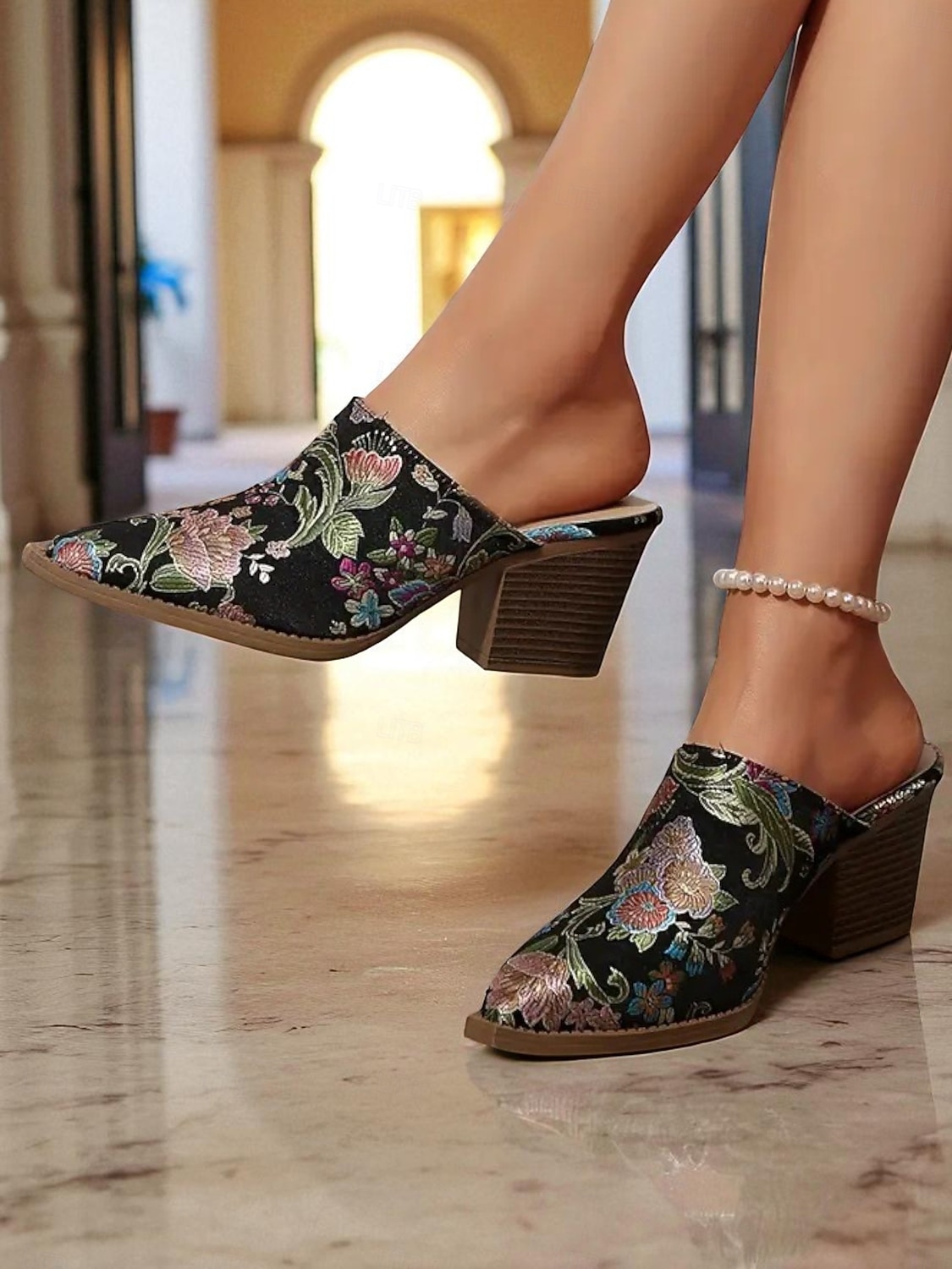 sandali con tacco a blocco in jacquard verde anni '50 da donna – sandali con tacco a blocco slip-on in broccato floreale per look di ispirazione vintage, outfit eleganti ed eventi culturali del 2025 a $34.99 –P5