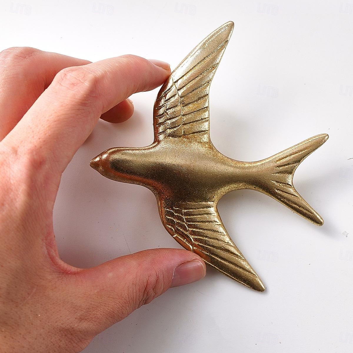 Decoração de parede moderna de pássaro voador em resina 3 peças, escultura minimalista de andorinha para pendurar na parede para sala de estar, quarto, escritório, loja ou decoração de festa de 2026 por $17.49 –P10