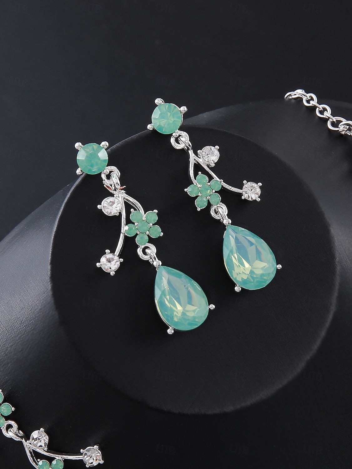 שרשרת ועגילים פרחוניים בגוון זהב לנשים משובצים בקריסטלים סגולים וצלולים, תכשיטים אלגנטיים למסיבות ואירועים מיוחדים 2026 - $11.99 –P6