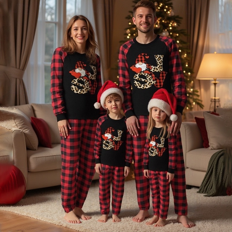 Olhar de família Pijamas Xadrez Padrão de natal Casa Patchwork Vermelho Manga Longa Ativo Roupas Combinando de 2025 por $16.99 –P1