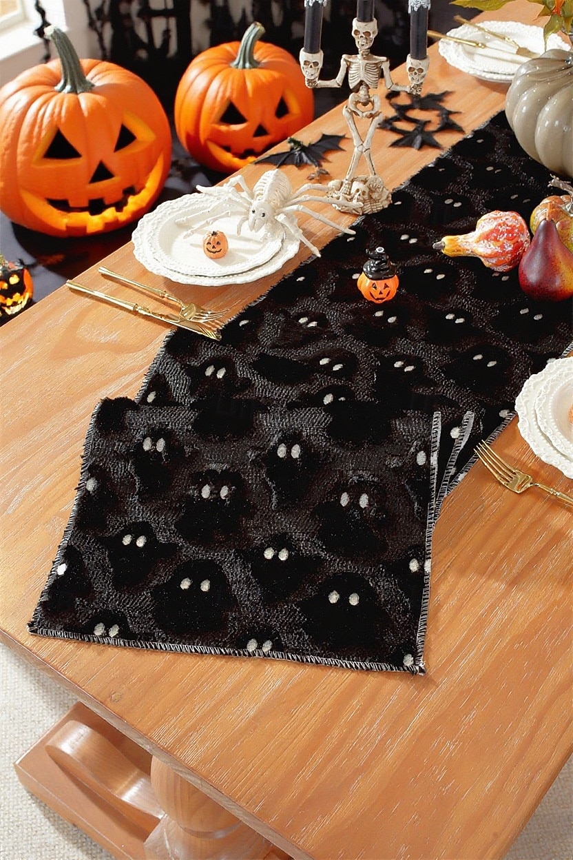 Halloweenský běhoun na stůl, vlaječka na stůl s 3D výšivkou duchů - dekorace z umělé kožešiny s černým okem a malým ďáblem, černobílý sváteční ubrus na dekoraci na párty a stolování 2025 - $9.49 –P6