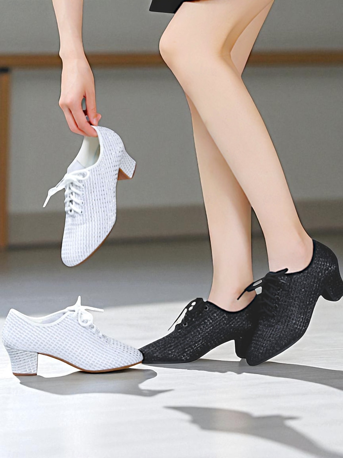 Sapatos de dança brancos com cadarço para mulheres - calçados de salão de salto grosso e brilhante com design de malha respirável para prática e performance de 2025 por $34.99 –P1