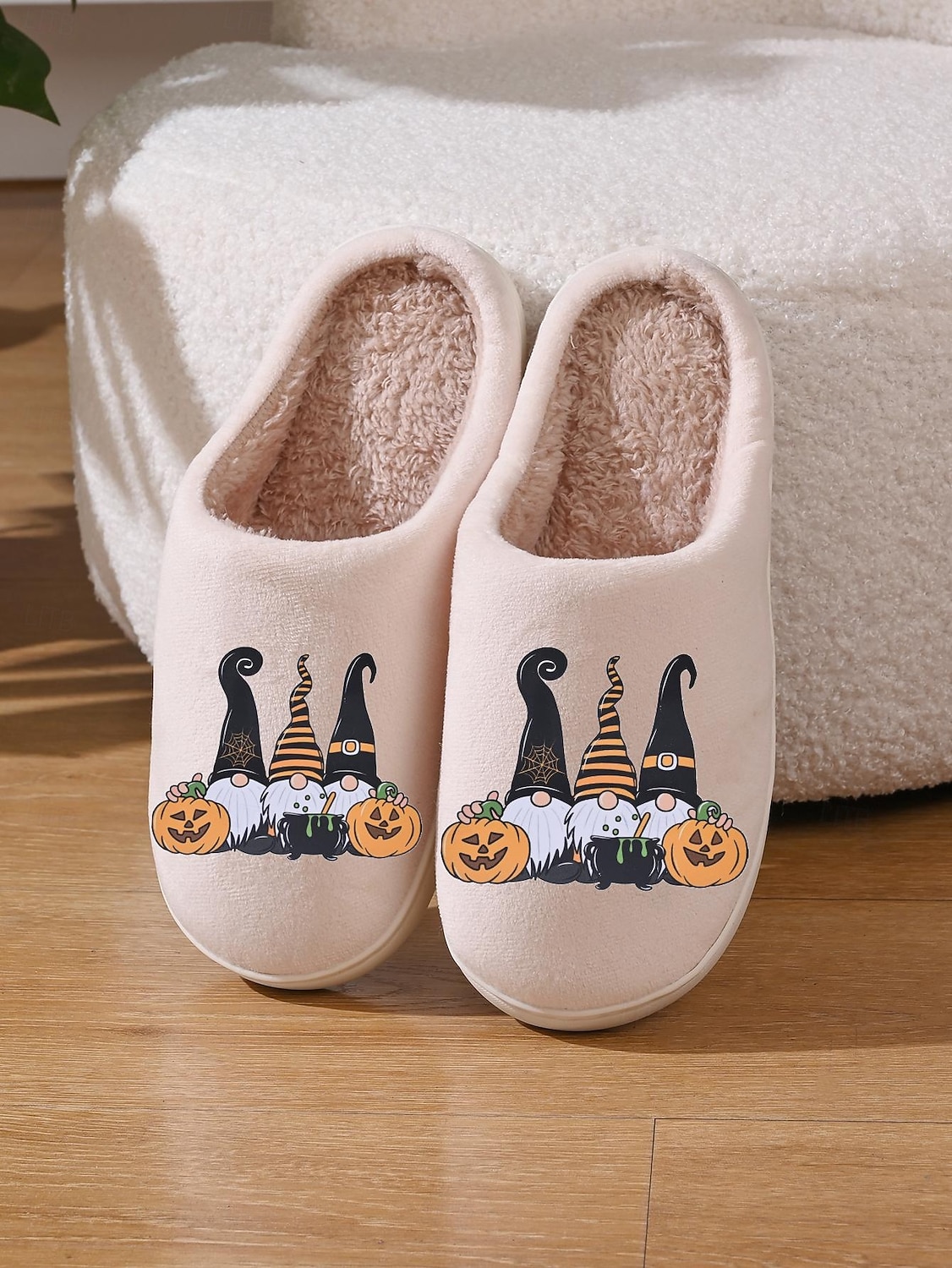 Pantufas femininas de gnomo para Halloween com forro de pelúcia - chinelos confortáveis para casa com estampa de abóbora e chapéu de bruxa para o outono, casais e presentes de Natal de 2025 por $14.99 –P1