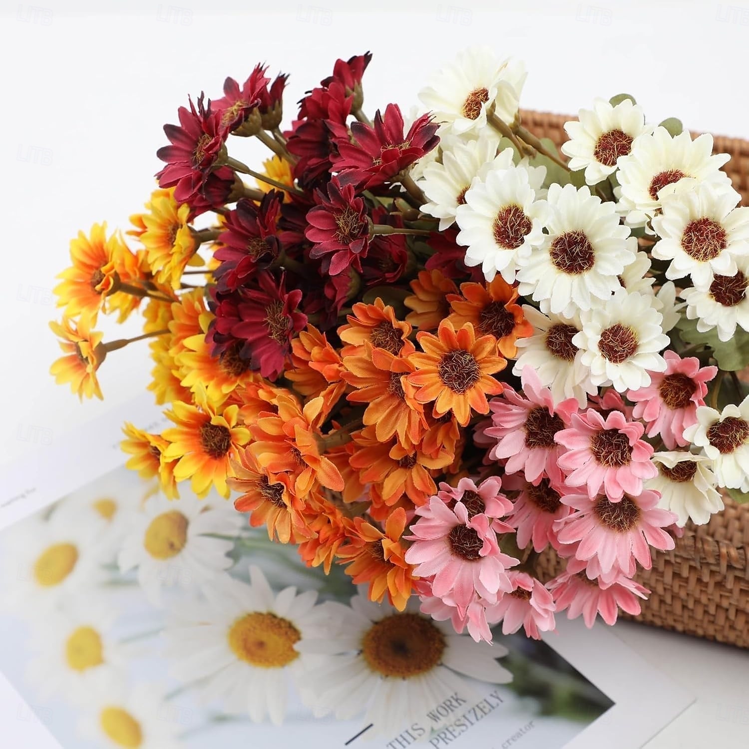 5 paquetes de crisantemos artificiales de otoño, crisantemos al atardecer, flores artificiales de otoño para exteriores con margaritas y eucalipto, resistentes a los rayos UV, impermeables, a prueba de viento, plantas realistas de plena floración para jar 2025 - $20.99 –P4
