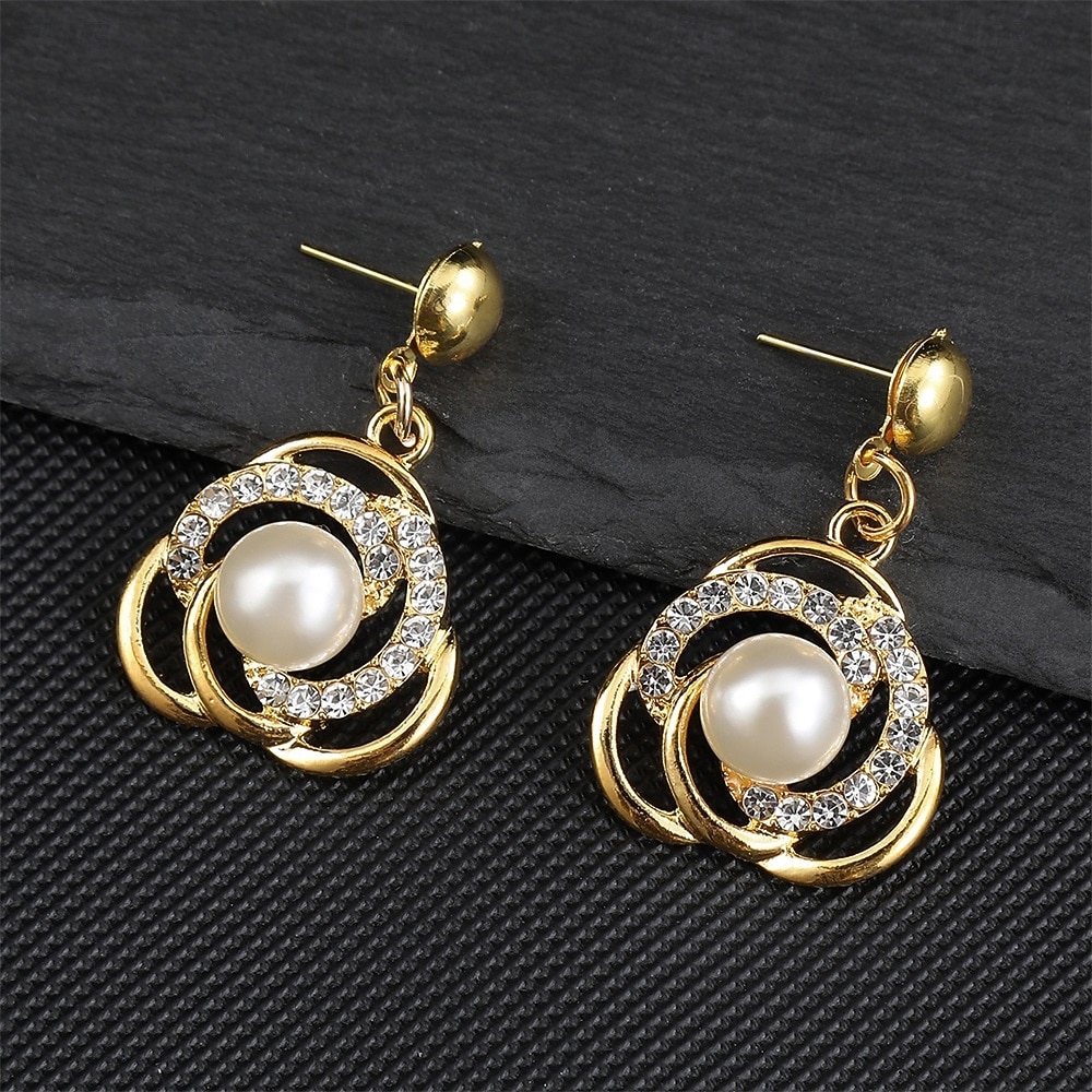 Parure de bijoux 2 Perle Chrome 1 Collier Boucles d'oreilles Femmes Élégant ancien Mode Le style rétro Classique Rond Parure de Bijoux Pour Mariage Soirée robe demoiselle d honneur de 2025 ? $11.99 –P3