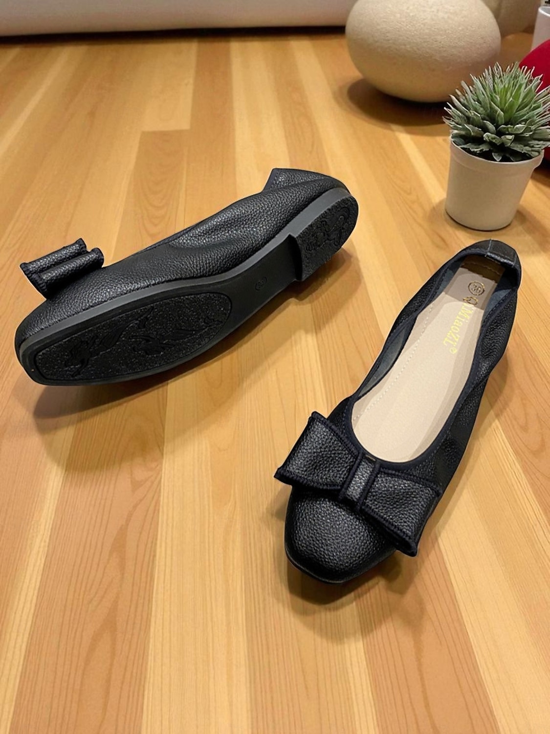 Ballerines en similicuir crème pour femmes - chaussures à enfiler à bout rond avec bordure noire et nœud décoratif, chaussures confortables pour un usage décontracté, au bureau et au quotidien de 2025 ? $34.99 –P6