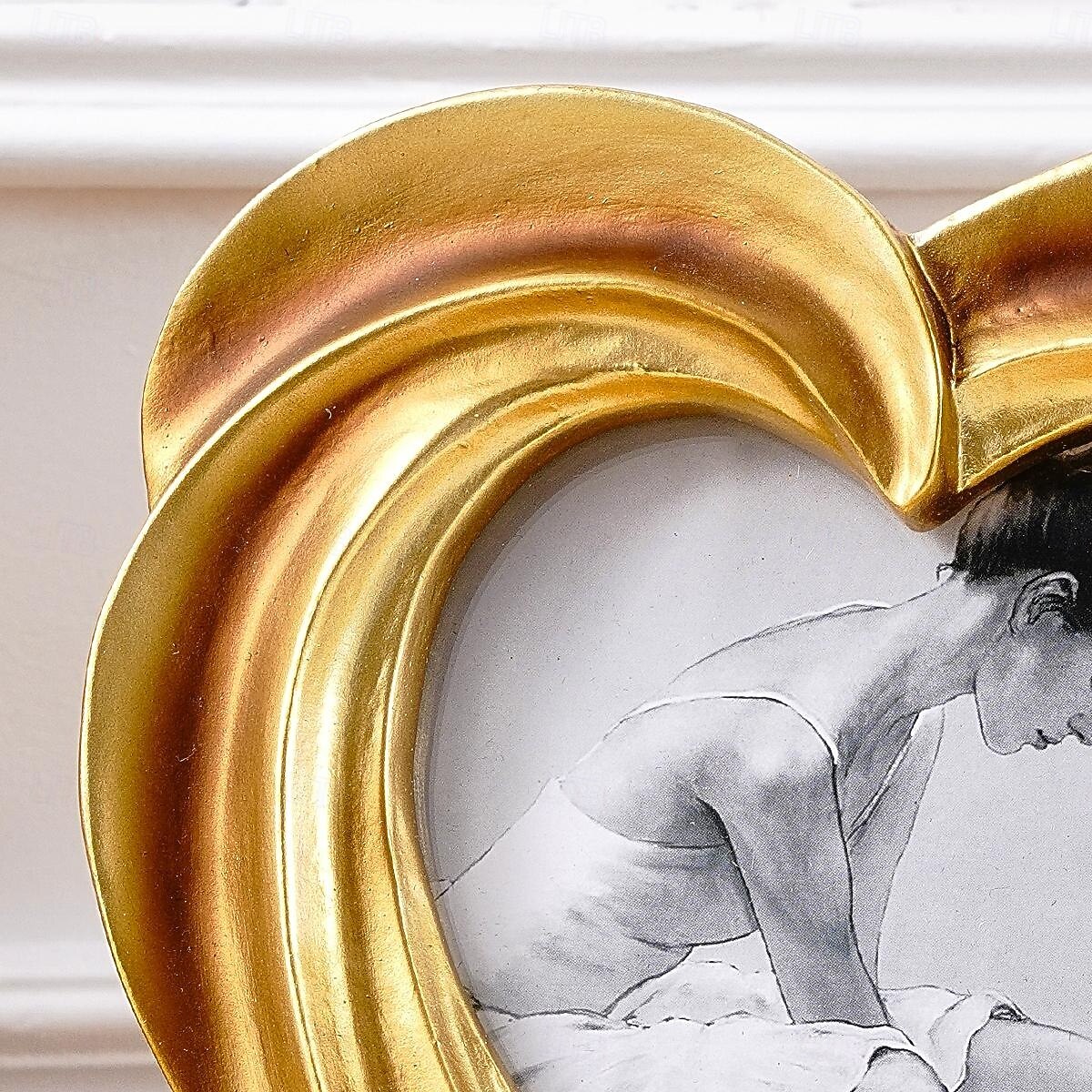 Gold Cream Heart-Shaped Embossed Resin Photo Frame – Warm Home Décor for Family Photos & Photography Props 2025 - $15.99 –P7