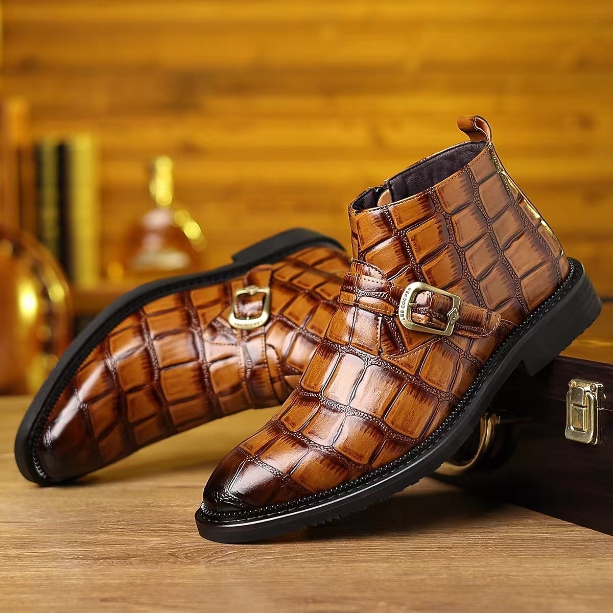 Bottines à boucle en similicuir marron pour homme, effet crocodile, idéales pour les événements formels et les tenues d'automne élégantes. de 2025 ? $46.99 –P6