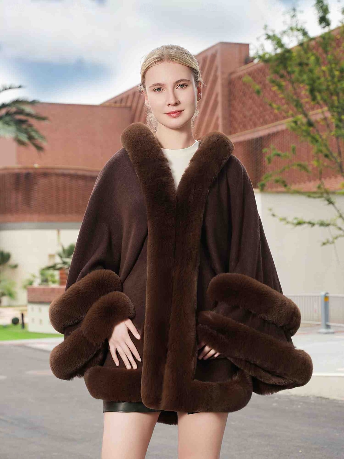 Écharpes en Fausse Fourrure Élégant Garder au Chaud Sans manches Manche Chauve-souris Polyester Boléros de Mariage Avec Couleur unie Pour Occasion Spéciale Automne & Hiver de 2025 ? $74.99 –P11