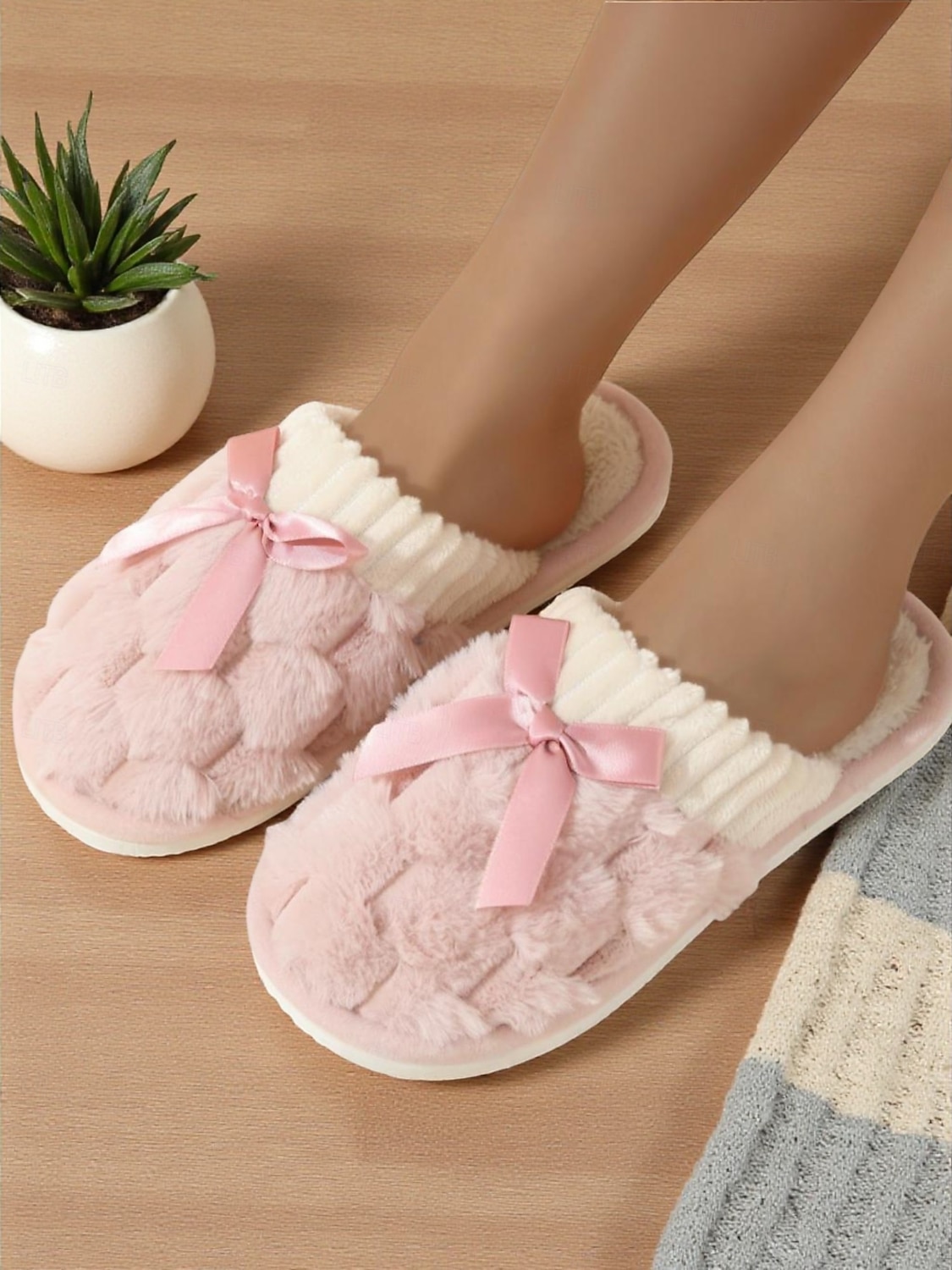 Женские розовые плюшевые домашние тапочки – пушистые зимние тапочки с атласным бантом для спальни, гостиной и уютного дома 2026 - $14.99 –P2