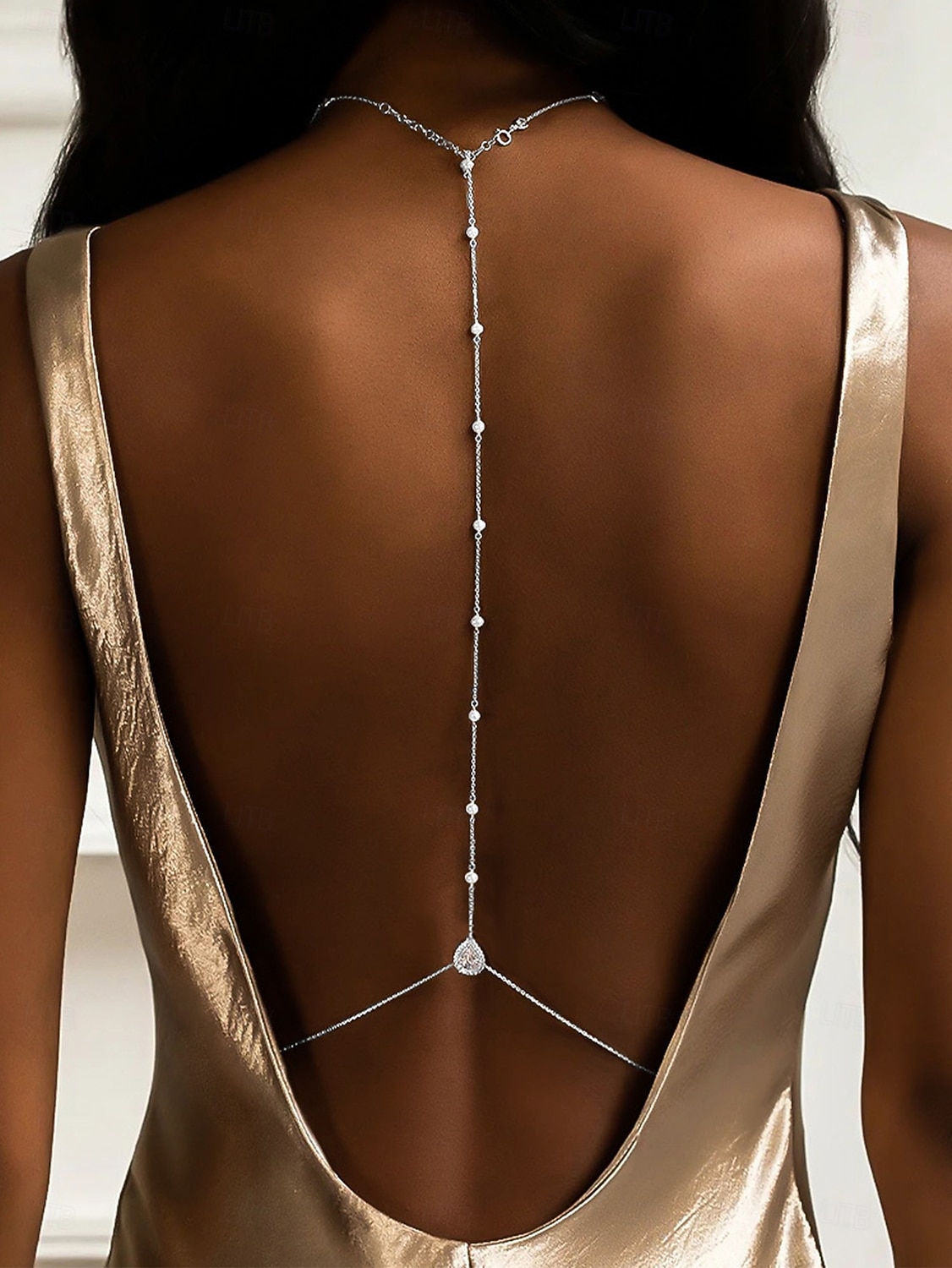 naisten selkänojalla laskostettu vartalonmyötäinen koru, jossa herkkiä helmi- ja kristalliyksityiskohtia, elegantteja koruja juhlapuvuihin, iltajuhliin, häihin ja erityistilaisuuksiin 2026 - $18.99 –P1
