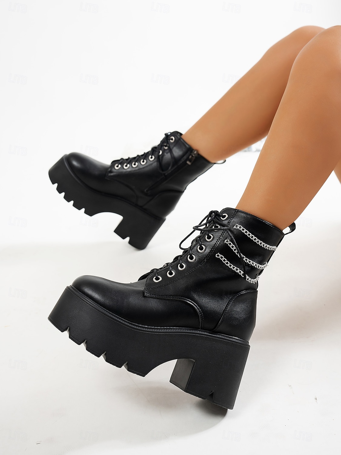 Bottines de combat noires à plateforme pour femmes – bottines à lacets épaisses avec détail de chaîne pour le streetwear punk, les concerts et les festivals de 2026 ? $54.99 –P2