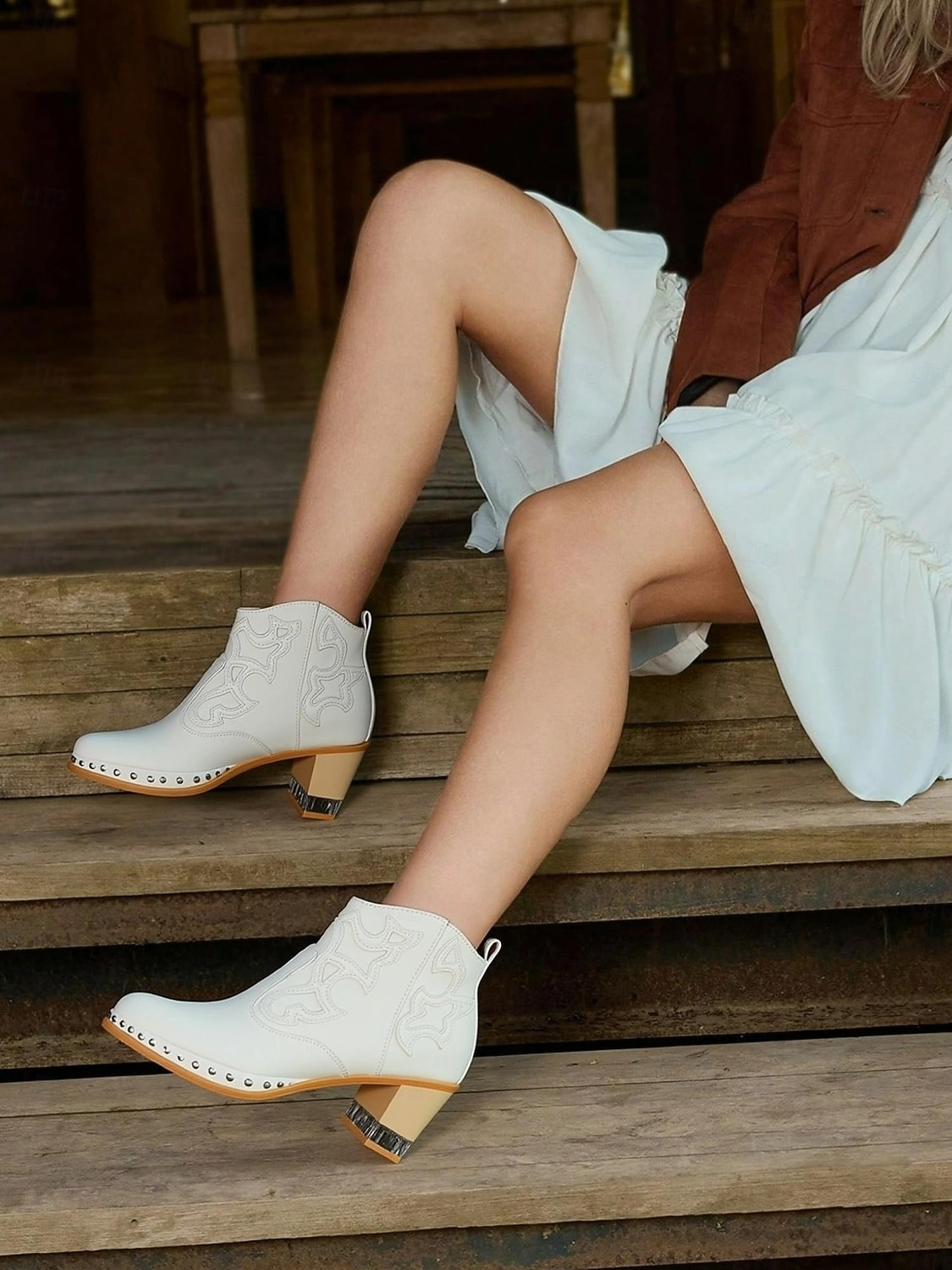 botine de damă din piele albă - cu ornamente împânzite, design brodat și toc gros din lemn pentru ținute casual la modă 2026 - $54.99 –P2