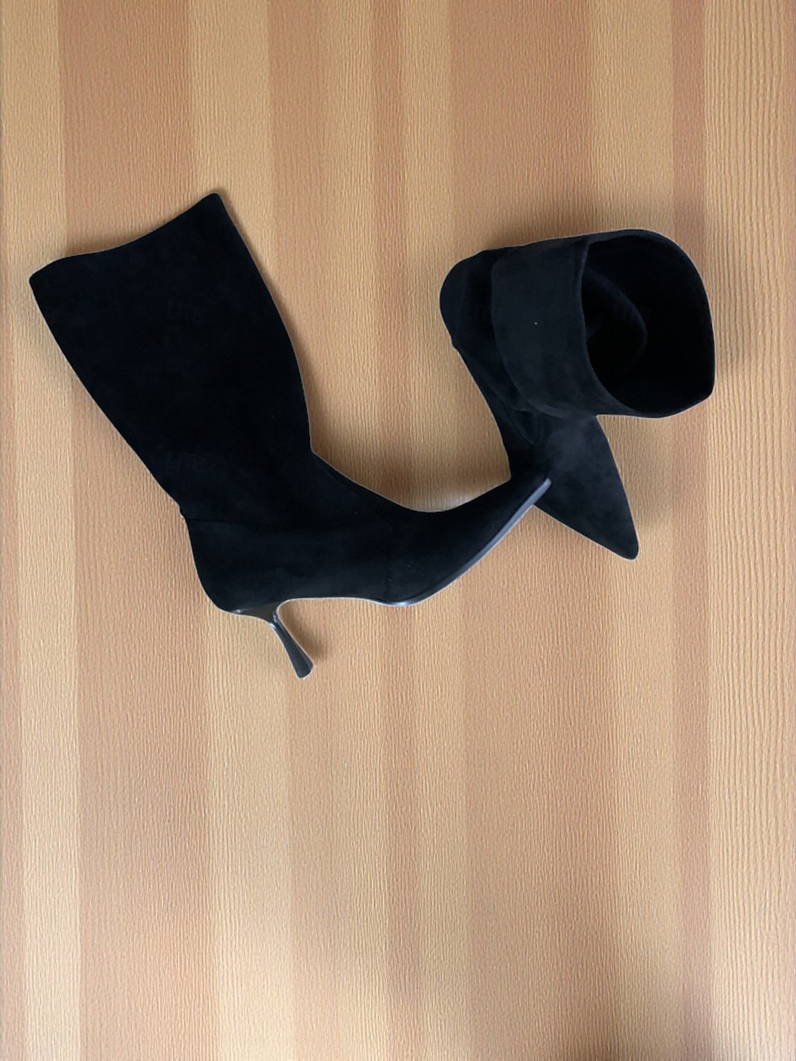 Botas femininas de camurça genuína com cano largo, estilo casual confortável para o dia a dia, perfeitas para looks urbanos descontraídos de 2025 por $79.99 –P4