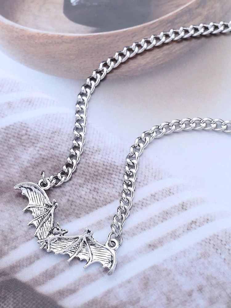 Collier pendentif chauve-souris gothique pour femme - ras de cou vintage en argent pour fêtes costumées, cosplay et mode sorcière de 2025 ? $7.99 –P7
