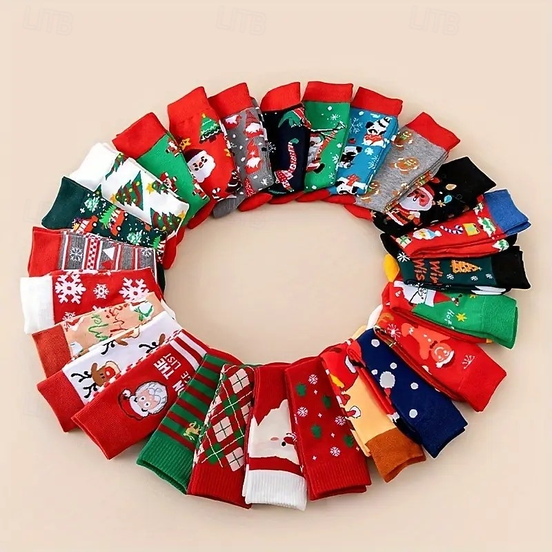 12 paia di calzini caldi spessi in stile natalizio (colore casuale), graziosi calzini lunghi per le feste con disegni di Babbo Natale e pan di zenzero, regalo di Natale perfetto per la famiglia e gli del 2025 a $26.99 –P5