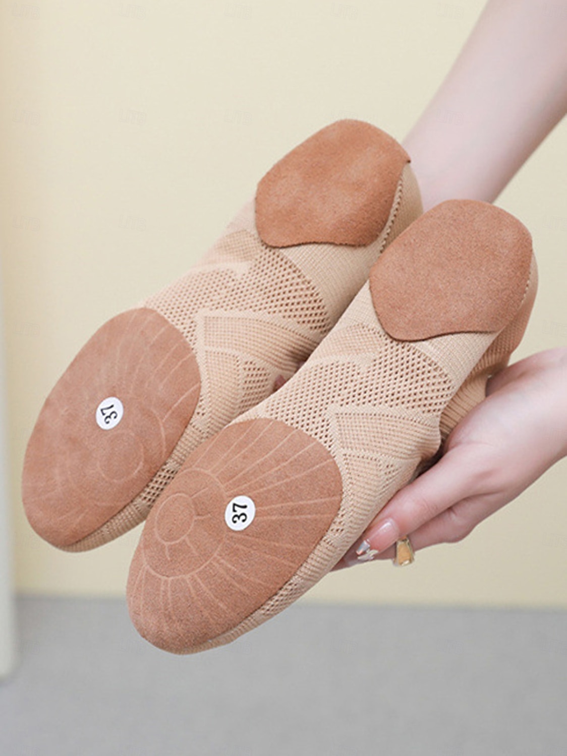 Sapatos de dança de prática de malha respirável para mulheres, com sola de camurça antiderrapante, calçado leve para treinamento de jazz e balé de 2025 por $24.99 –P1