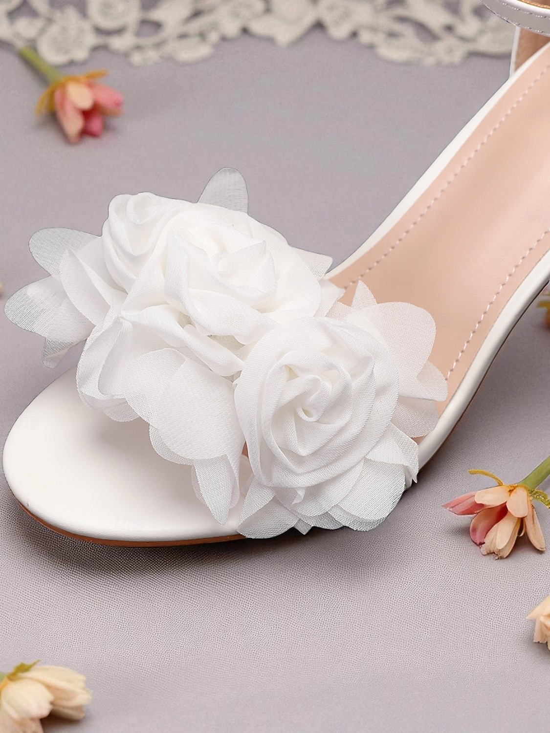 Weiße, blumenverzierte Damen-Sandalen mit Blockabsatz – bequeme Hochzeitsschuhe mit Knöchelriemen, Brautschuhe, perfekt für Hochzeiten und besondere Anlässe 2026 - $46.99 –P4