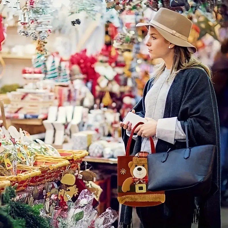 Sada 4 vánočních dárkových tašek pro panenky, mini plyšové sáčky s motivem Santa Clause a sněhuláka a sobů, sáčky na vánoční dárky 2025 - $26.99 –P7