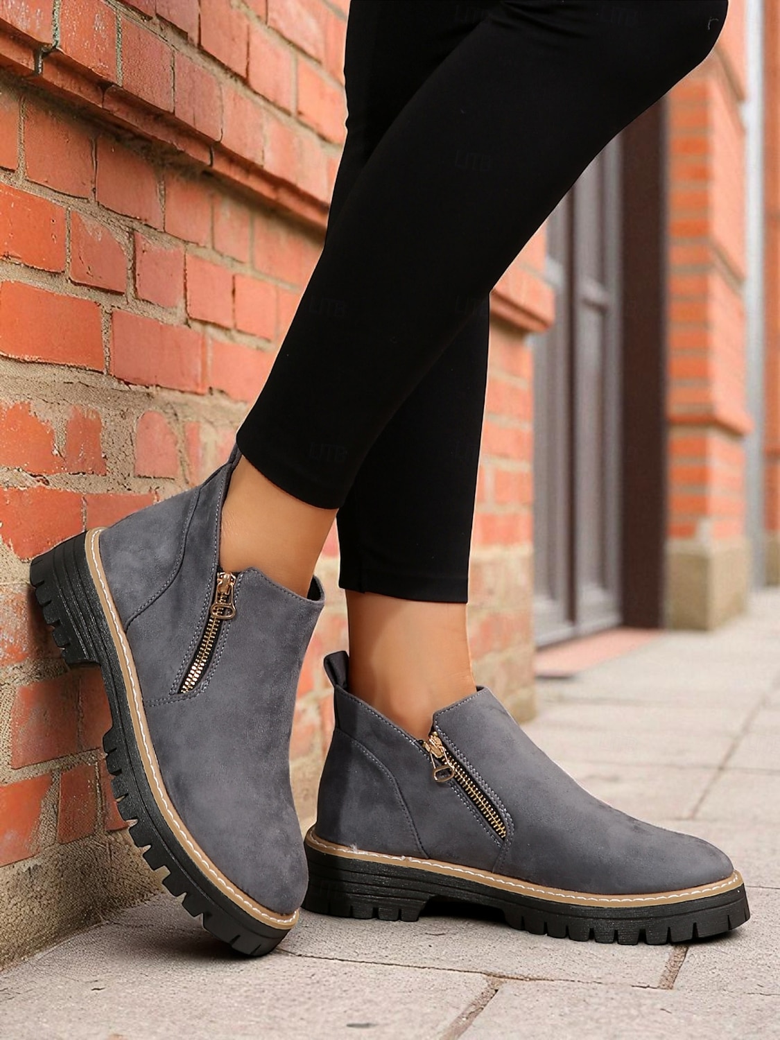 Bottines grises en similicuir pour femme – fermeture zippée latérale, semelle crantée antidérapante, style streetwear automne-hiver élégant de 2025 ? $34.99 –P8