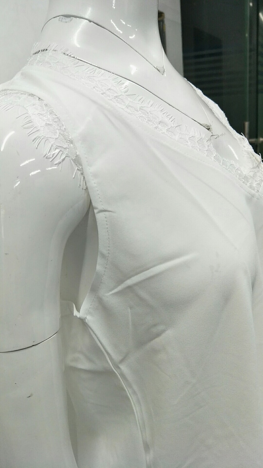 Femmes Hauts d'été Uni Élégant Sans manches Col en V Hauts Réguliers Noir Blanche Rose Claire Bleu Ciel Abricot Été de 2025 ? $15.99 –P7