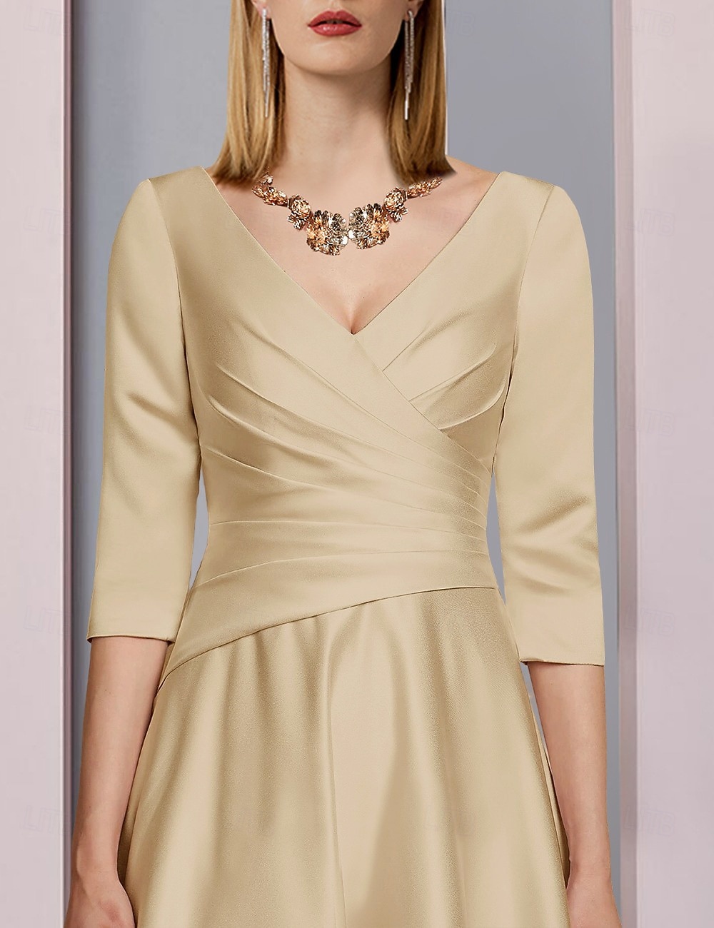 Strandbröllop A-Linje Gyllene Klänningar Mor till bruden Klänning Bröllop Gäst Elegant Vintage Plus Size V Hals Te Längd Satäng 3/4 Lång Ärmar med Fällor klä dig för att imponera fri anpassad storlek 2025 - $121.99 –P4