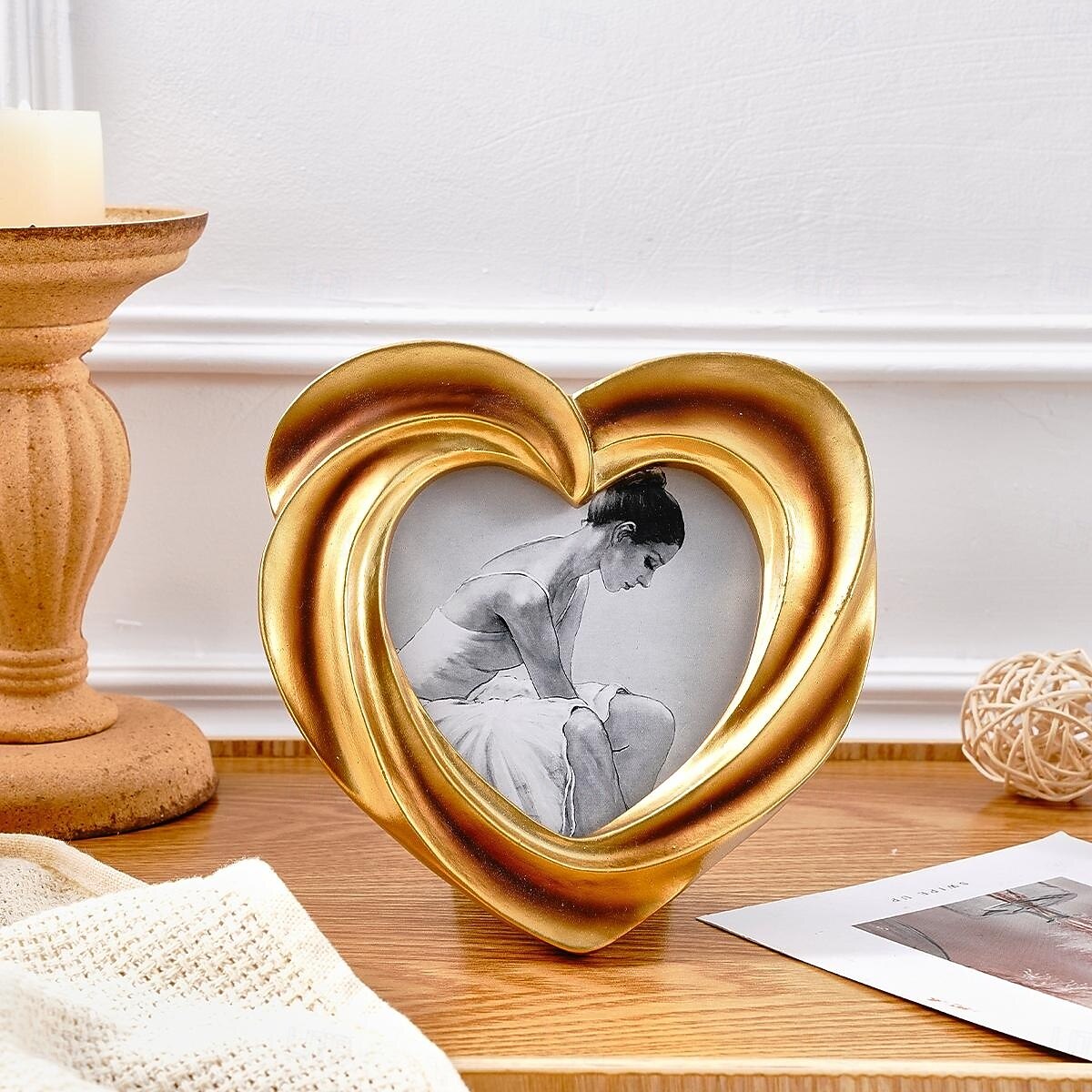 Gold Cream Heart-Shaped Embossed Resin Photo Frame – Warm Home Décor for Family Photos & Photography Props 2025 - $15.99 –P5