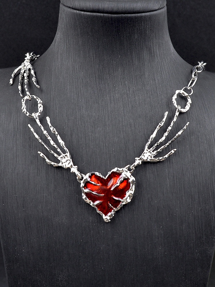 Collana da donna con ciondolo a forma di cuore e mano scheletrica per Halloween, catena con gemma rossa punk gotica, gioielli per feste in maschera e cosplay del 2025 a $7.99 –P3