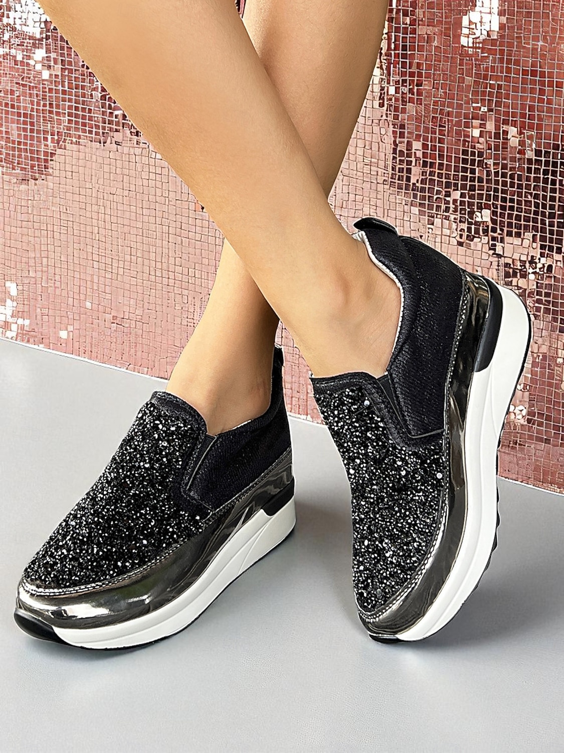 sneakers slip-on da donna nere glitterate con dettagli metallici: sneakers con plateau alla moda, perfette per le feste notturne e le uscite informali del 2026 a $29.99 –P4