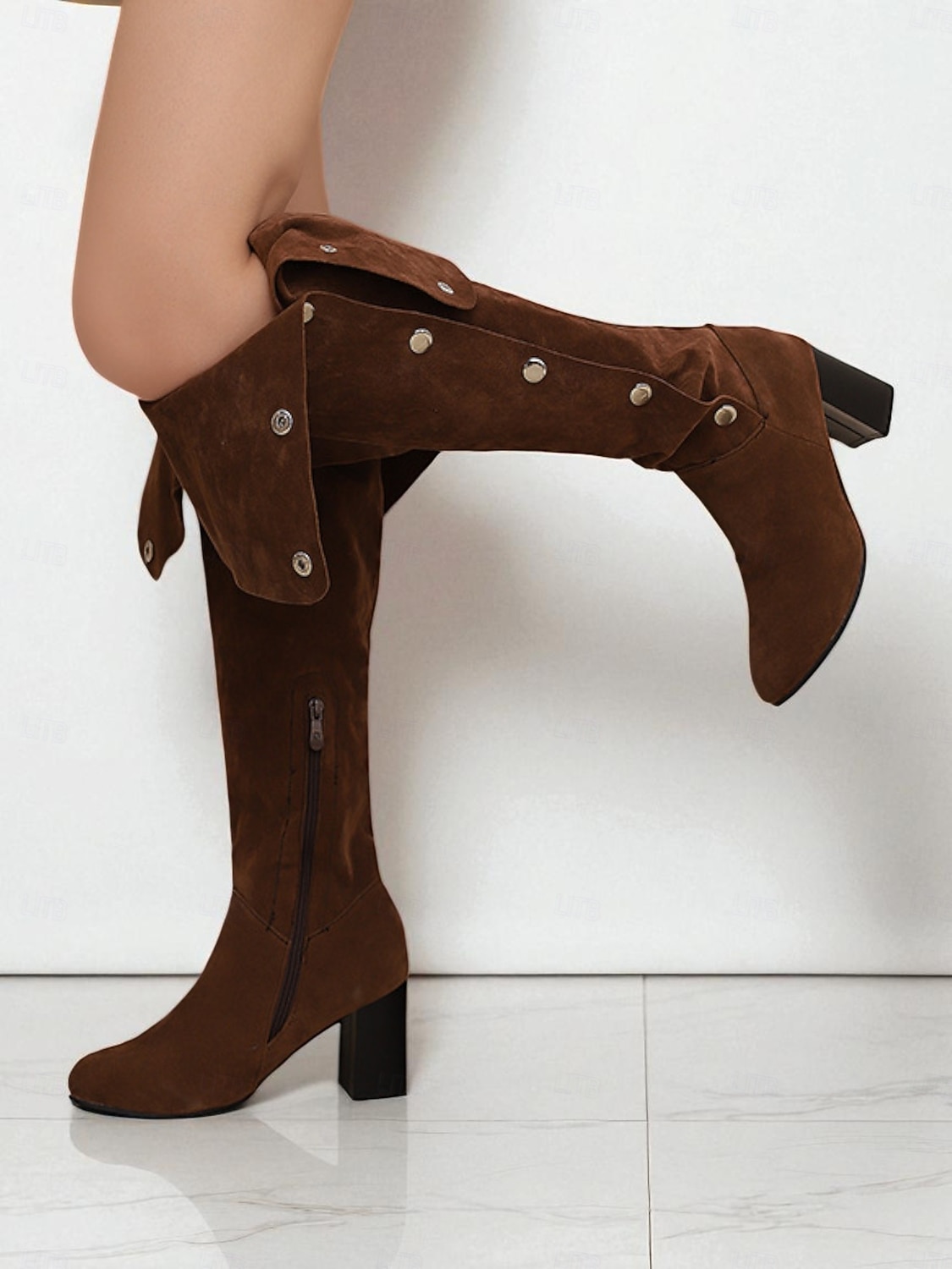 stivali sopra il ginocchio da donna in pelle scamosciata bordeaux con tacco a blocco e bottoni decorativi - versatili per l'autunno &calzature invernali alla moda per look streetwear e serali alla del 2026 a $69.99 –P7