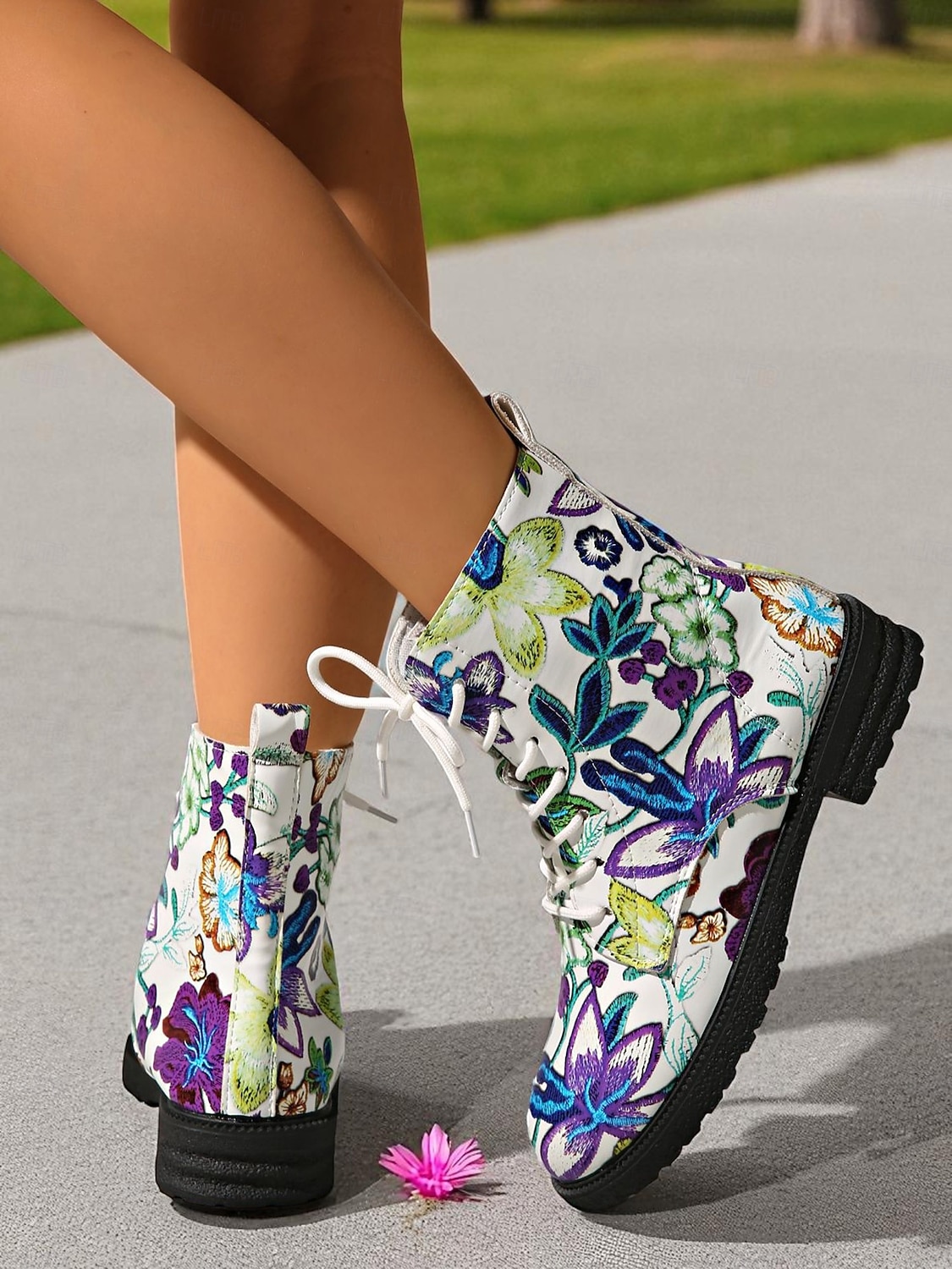 Botas de combate femininas com cadarço e estampa floral branca/roxa – botas casuais de cano curto com estampa floral colorida para uso diário, viagens e streetwear de 2025 por $29.99 –P5