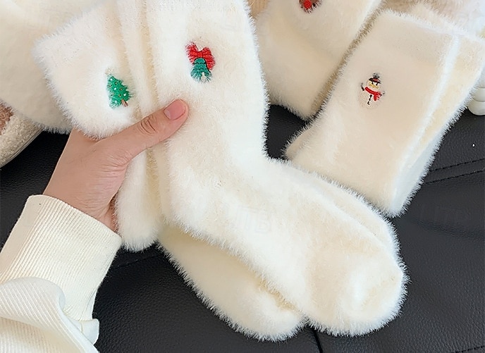 Calcetines navideños de invierno para mujer, calcetines gruesos y cálidos con muñeco de nieve. &Calcetines navideños de felpa de visón blanco acogedores con diseño de Papá Noel y bonitos calcetines 2025 - $7.99 –P5