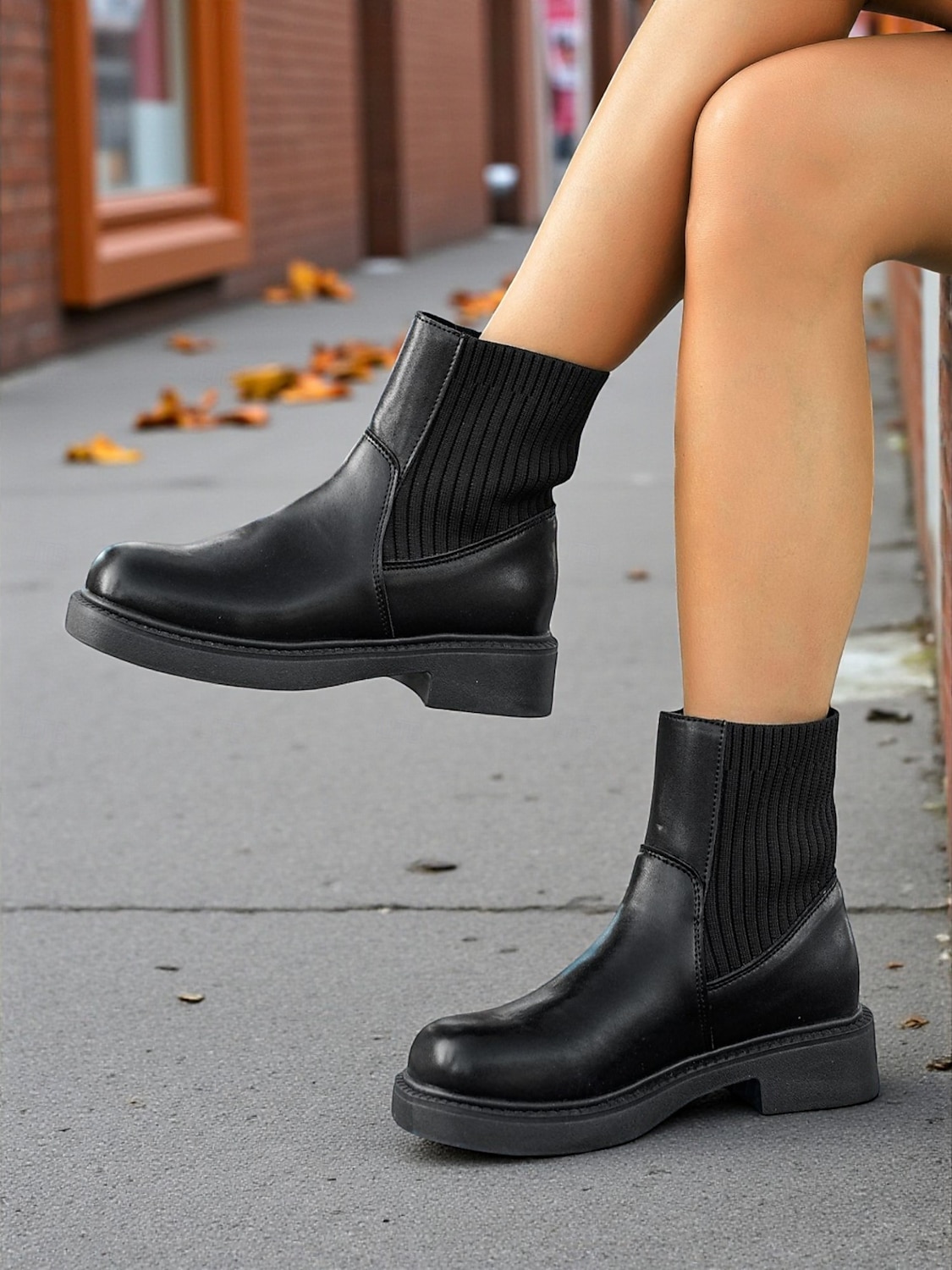 Botines Chelsea negros para mujer: botines de piel sintética con paneles laterales elásticos para el estilo urbano, el trabajo y los looks informales de otoño. 2025 - $32.99 –P3
