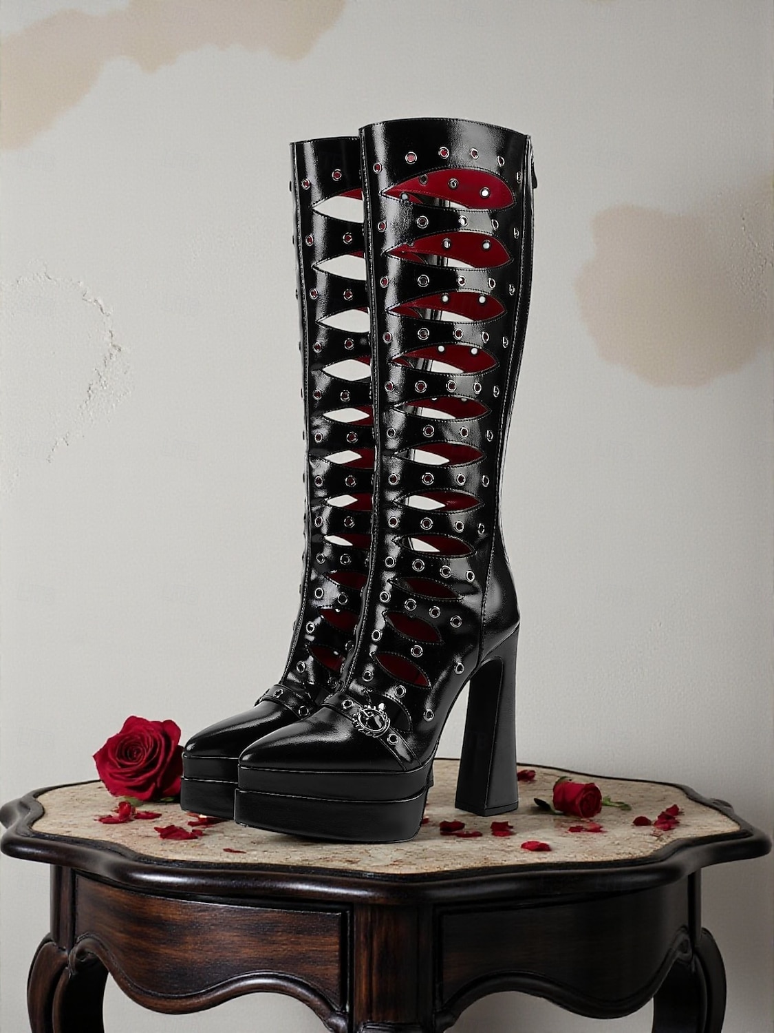 Bottes hautes gothiques ajourées pour femmes, bottes à talons à lacets rétro avec design découpé, chaussures de costume élégantes pour tenues de fête d'Halloween de 2025 ? $109.99 –P1