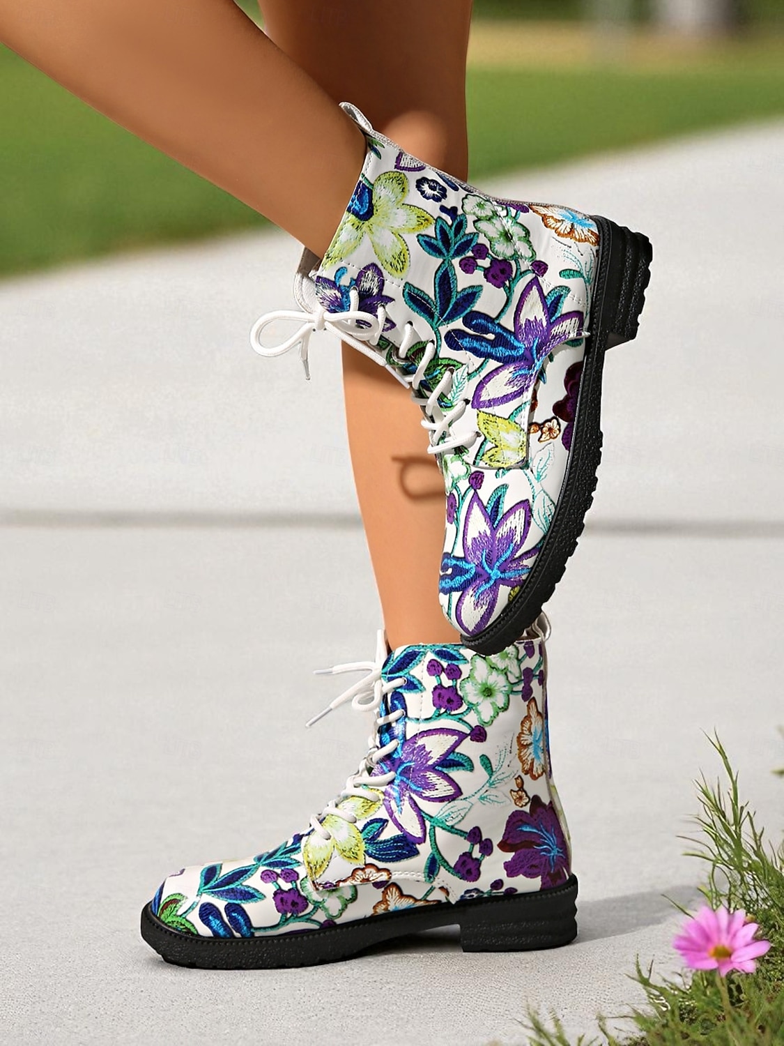Botas de combate femininas com cadarço e estampa floral branca/roxa – botas casuais de cano curto com estampa floral colorida para uso diário, viagens e streetwear de 2025 por $29.99 –P3