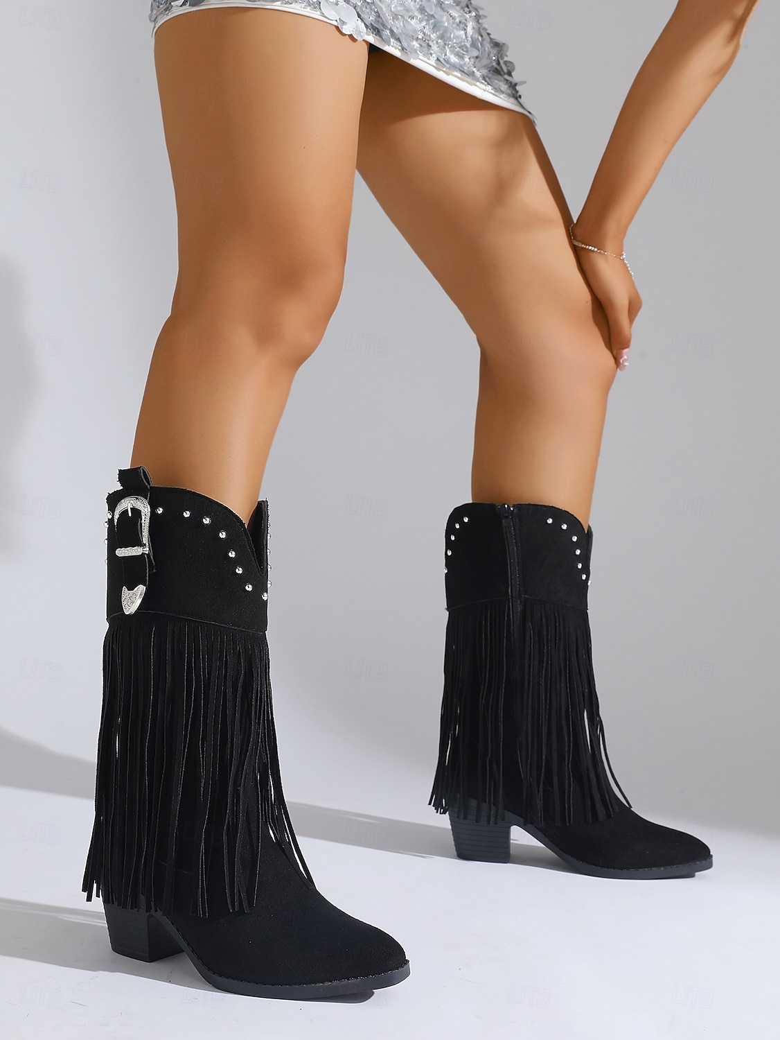 Bottes western noires à franges pour femmes – bottes de cow-girl mi-mollet avec boucle cloutée et talon bloc pour rodéo, concerts country et tenues d'automne de 2025 ? $54.99 –P5