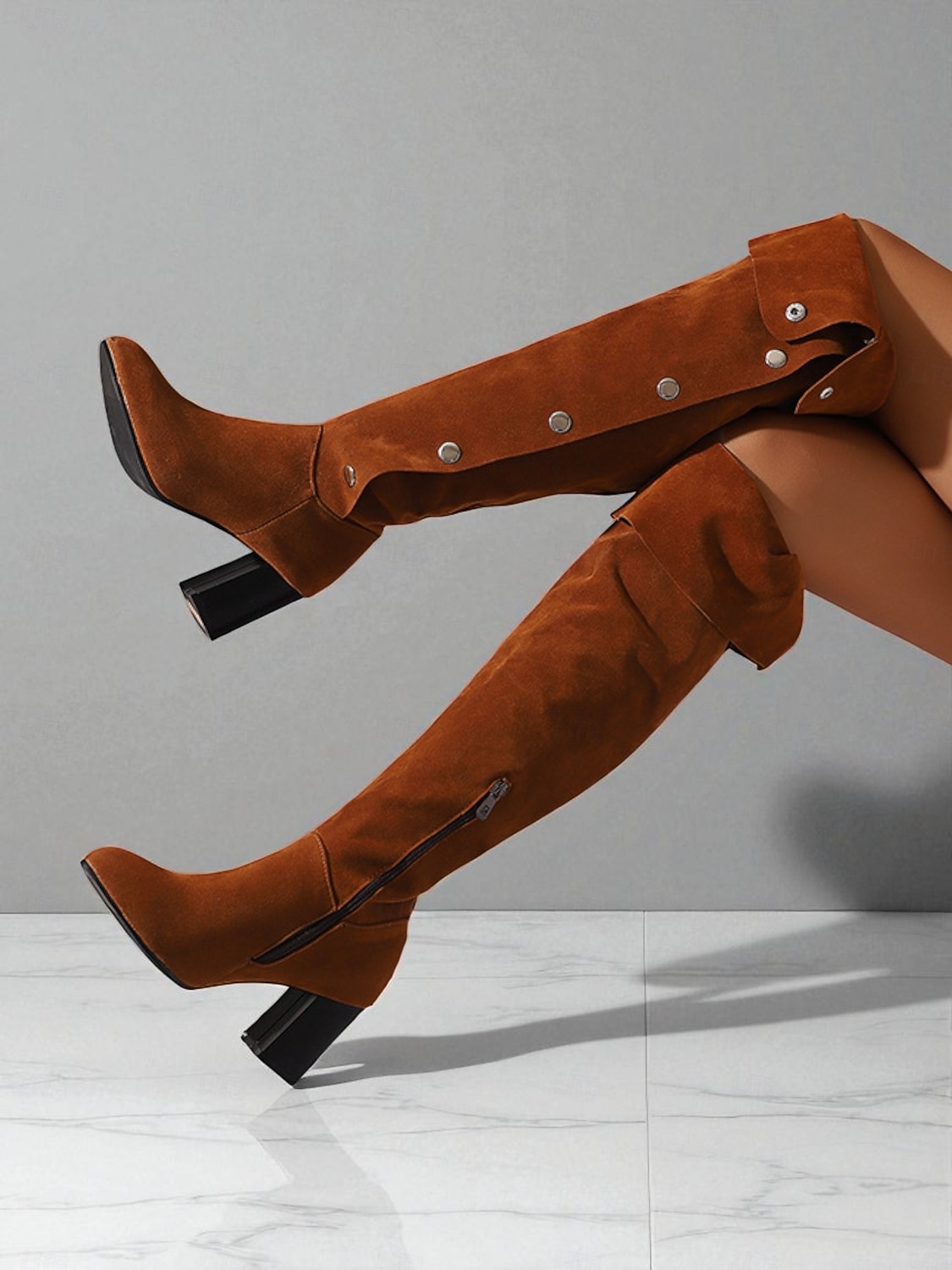 stivali sopra il ginocchio da donna in pelle scamosciata bordeaux con tacco a blocco e bottoni decorativi - versatili per l'autunno &calzature invernali alla moda per look streetwear e serali alla del 2026 a $69.99 –P3