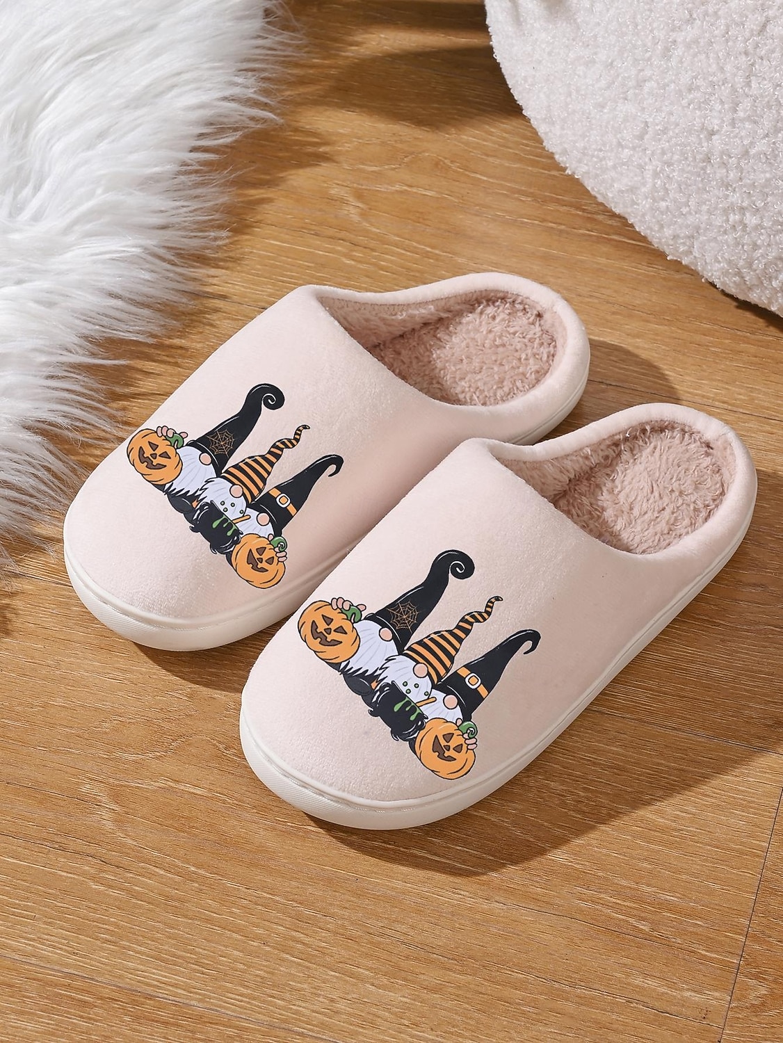 Pantufas femininas de gnomo para Halloween com forro de pelúcia - chinelos confortáveis para casa com estampa de abóbora e chapéu de bruxa para o outono, casais e presentes de Natal de 2025 por $14.99 –P2