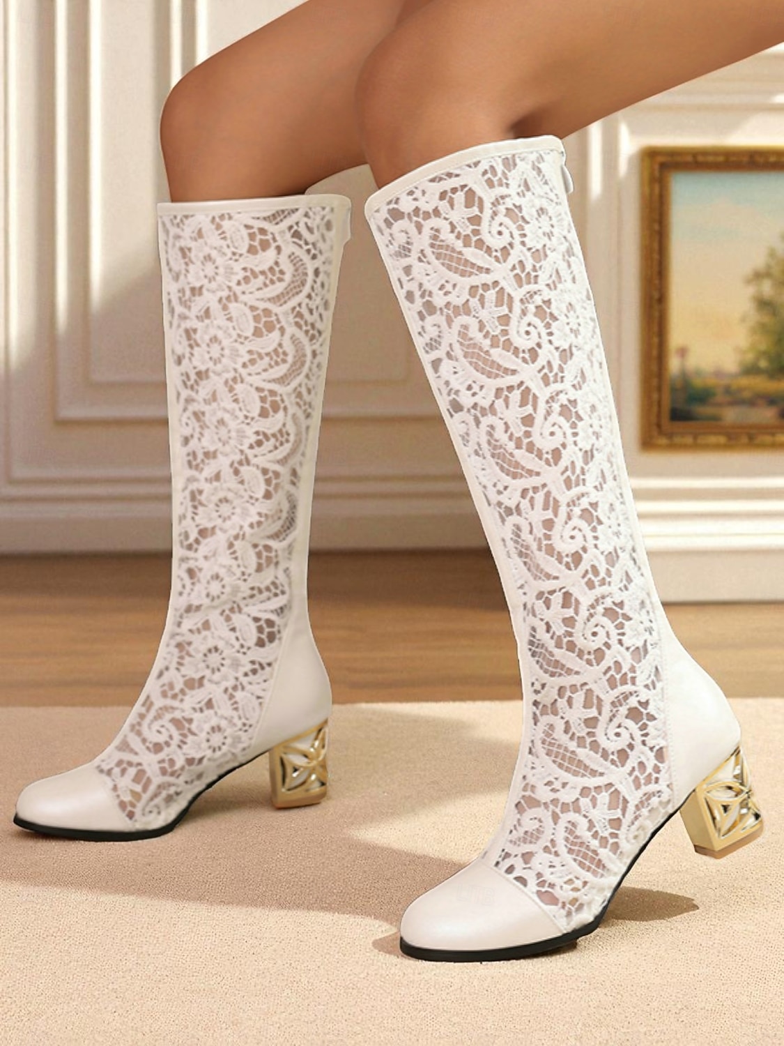 Dámské bílé krajkové kozačky do půli lýtek s dutými vyřezávanými zlatými podpatky - elegantní síťované společenské kozačky na svatby, zahradní párty a viktoriánský cosplay 2025 - $59.99 –P1