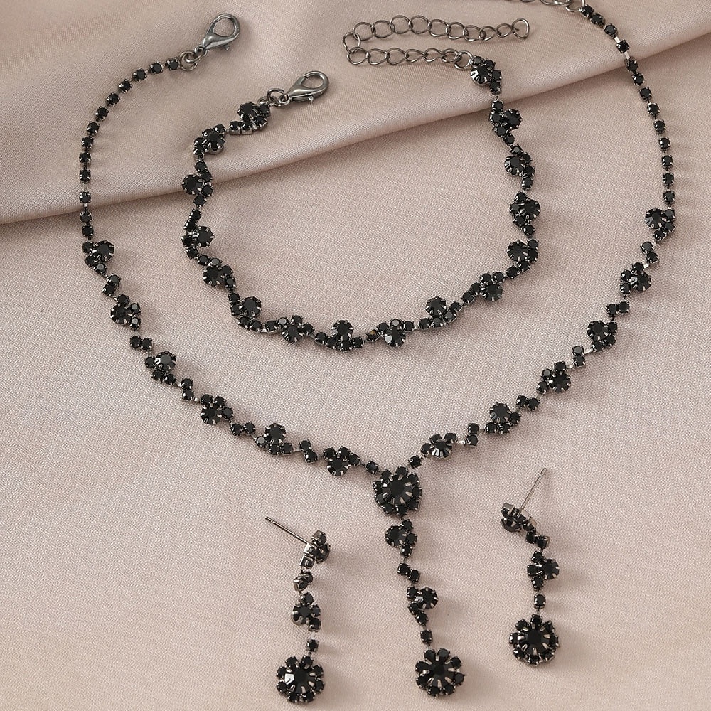 Parure de bijoux 3 Noir Strass Chrome 1 Bracelet Boucles d'oreilles Collier Femmes Élégant ancien Mode Le style rétro Classique Rond Parure de Bijoux Pour Mariage Soirée robe demoiselle d honneur de 2025 ? $14.99 –P6