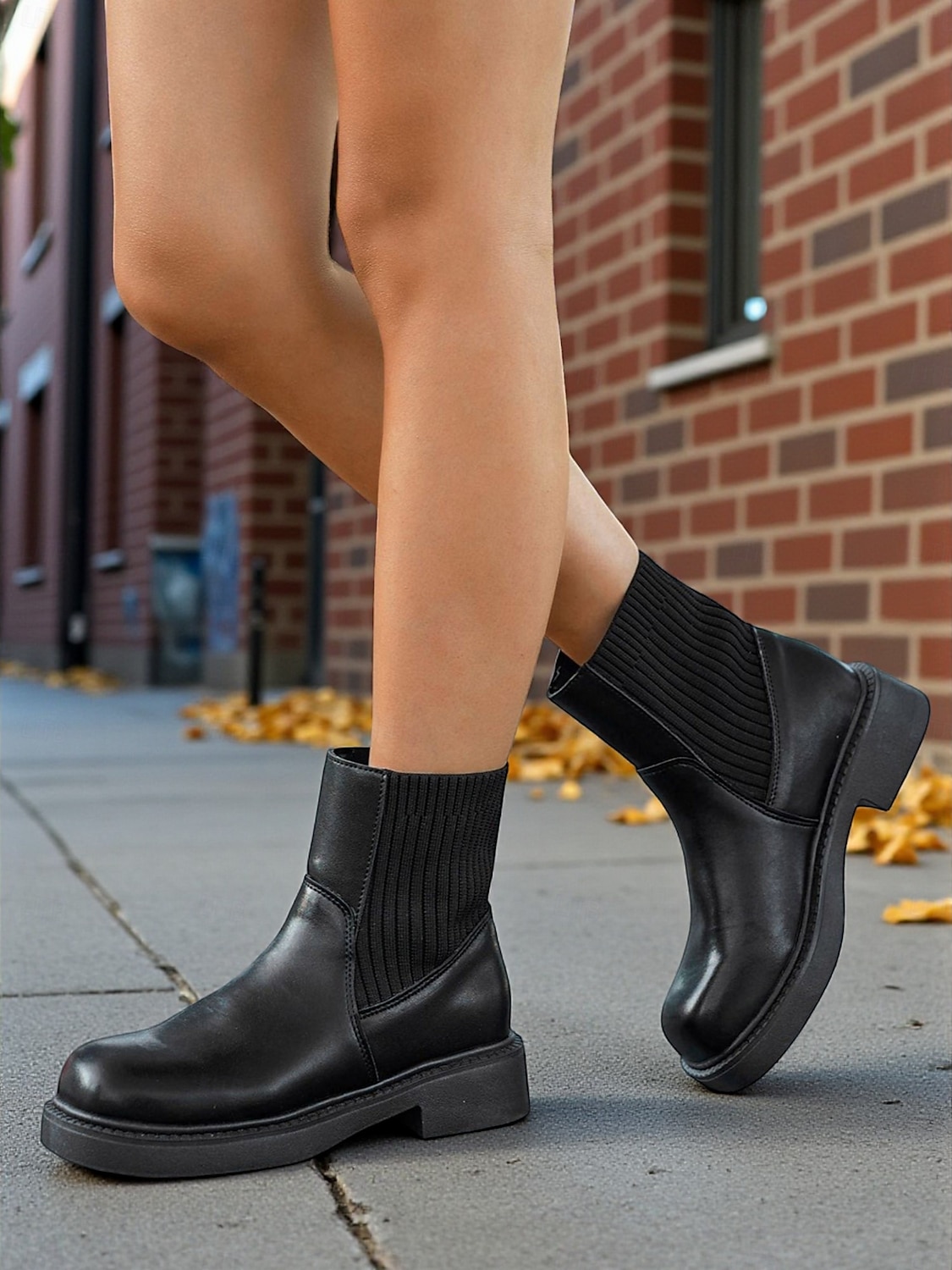 Botines Chelsea negros para mujer: botines de piel sintética con paneles laterales elásticos para el estilo urbano, el trabajo y los looks informales de otoño. 2025 - $32.99 –P4