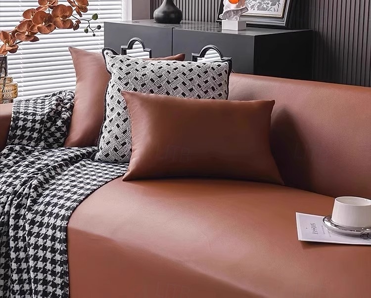Housse de sofa en faux cuir de luxe anti-rayures housse complète résistante aux cheveux jeté de sofa en une pièce pour toutes les saisons de 2025 ? $33.99 –P1