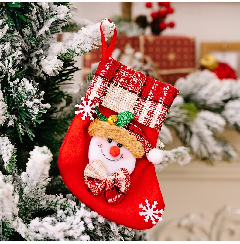 4 Weihnachtsstrümpfe, Glocken, Schneeflocken, Weihnachtsmann, Schneemann, Rentier, Geschenktüten, Weihnachtsfeier-Dekoration 2025 - $9.99 –P3