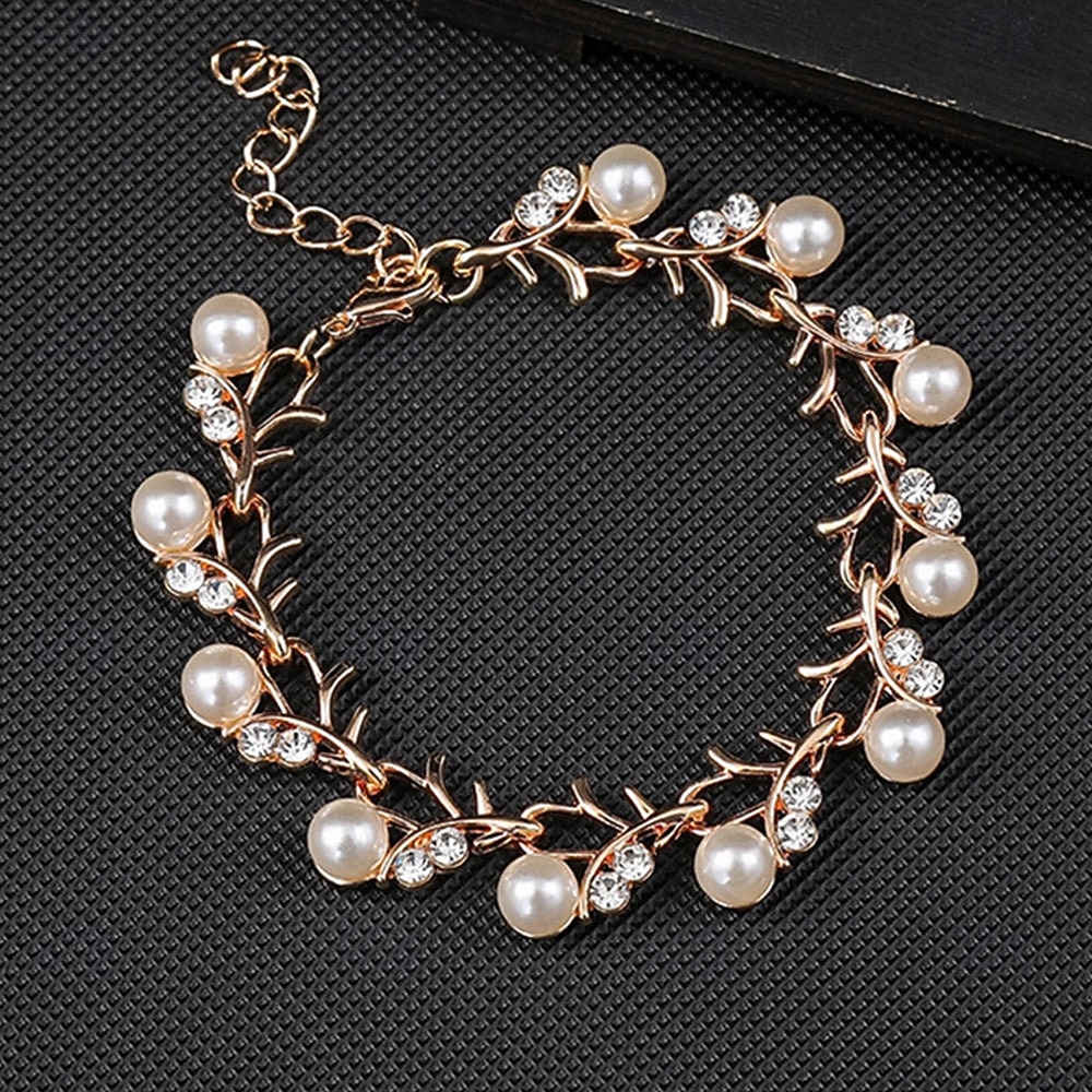 Parure de bijoux 3 Perle Perle Chrome 1 Collier Boucles d'oreilles Collier Femmes Élégant ancien Mode Le style rétro Classique Fleur Parure de Bijoux Pour Mariage Soirée robe demoiselle d honneur de 2025 ? $13.99 –P8