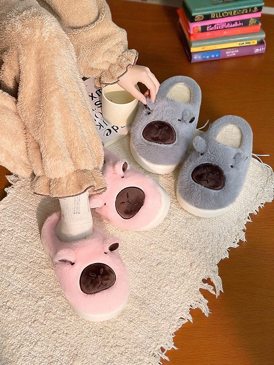 Papuci de pluș pentru femei cu ursuleți capibara – pantofi de interior din fleece călduroși cu design drăguț cu animale, pentru casă, dormitor și zile confortabile de iarnă 2025 - $18.99 –P2