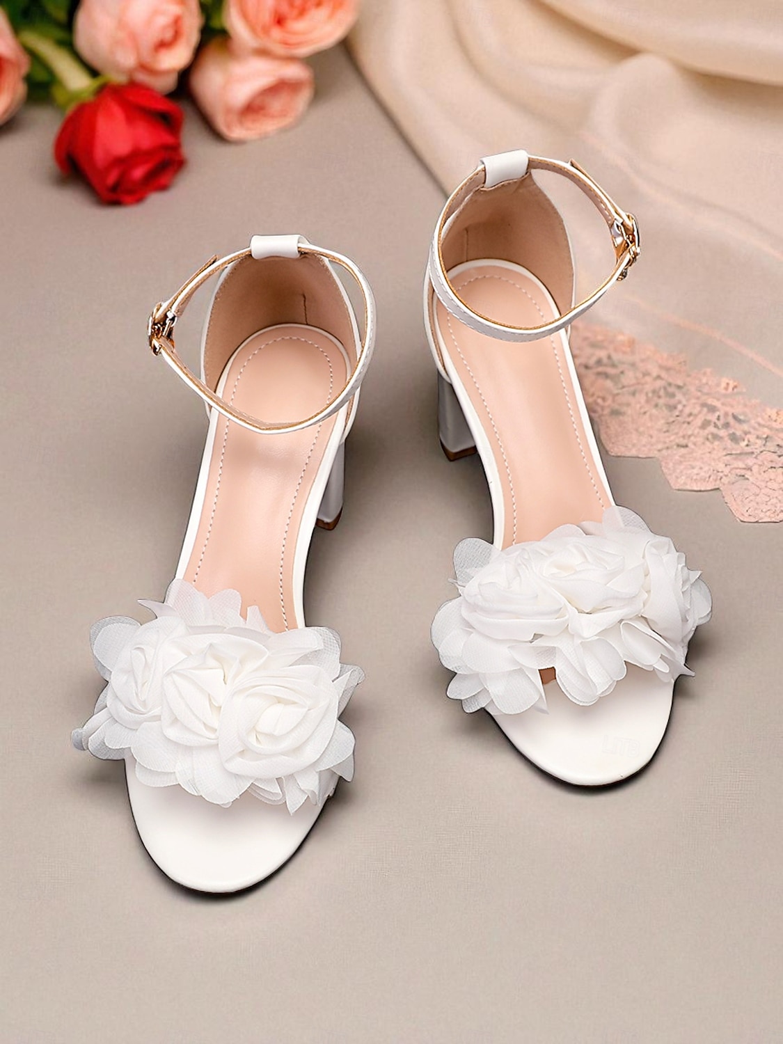 Weiße, blumenverzierte Damen-Sandalen mit Blockabsatz – bequeme Hochzeitsschuhe mit Knöchelriemen, Brautschuhe, perfekt für Hochzeiten und besondere Anlässe 2026 - $46.99 –P1