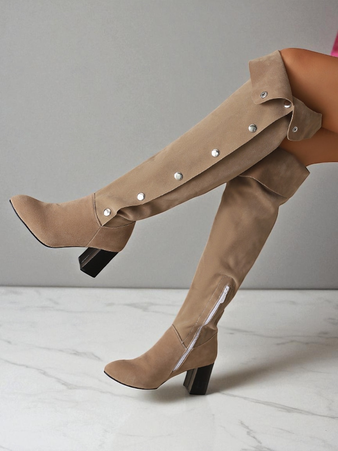 stivali sopra il ginocchio da donna in pelle scamosciata bordeaux con tacco a blocco e bottoni decorativi - versatili per l'autunno &calzature invernali alla moda per look streetwear e serali alla del 2026 a $69.99 –P2